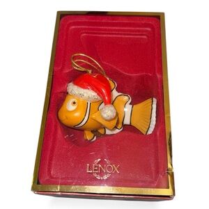 Lenox Disney showcase “Nemo Finds Christmas”